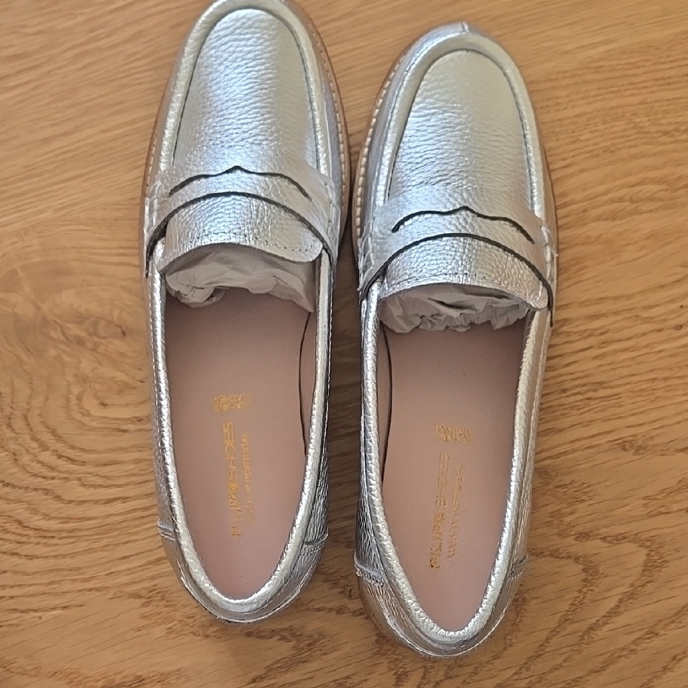 Sleek Silver Flats with Classic Penny Loafer Design